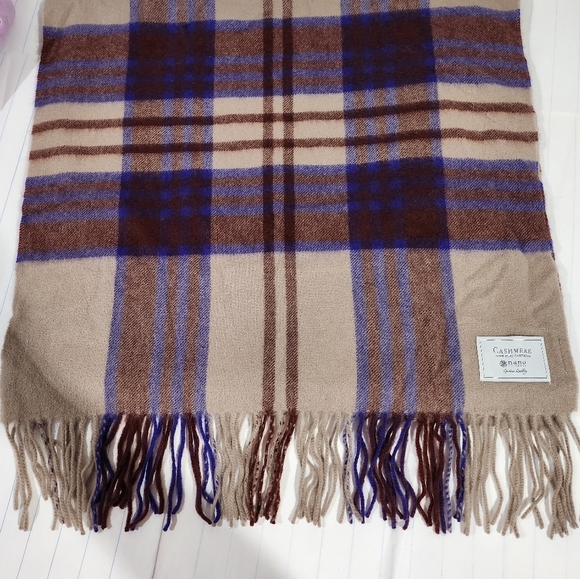 Nano Universe 💯 Cashmere  20 by 75 inches - Picture 4 of 10